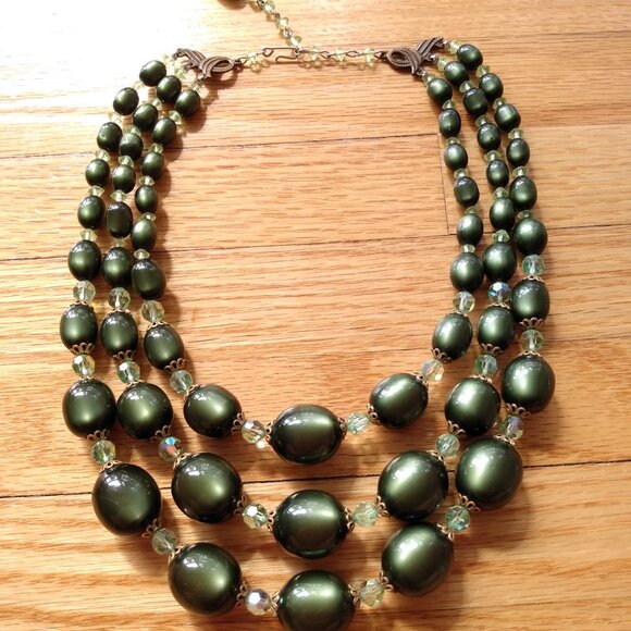 Vintage Green Beaded Necklace Triple Strand Aurora Borealis Glass Collar Choker - Picture 4 of 10